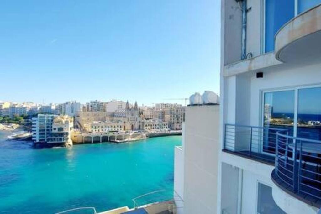 Stunning Beachfront Apartment In St Julians Sliema Dış mekan fotoğraf