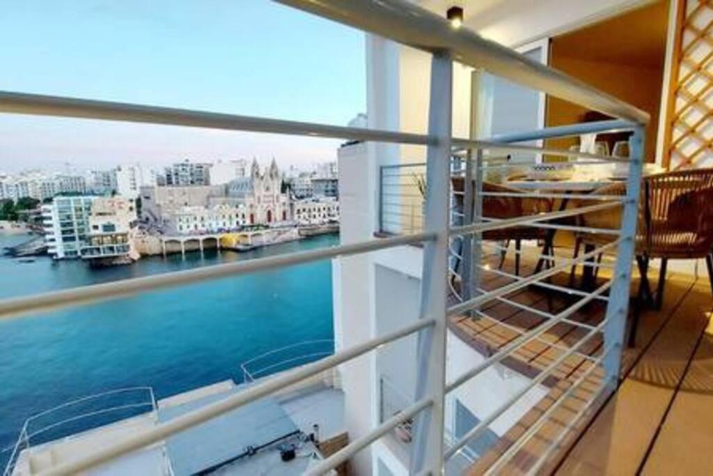 Stunning Beachfront Apartment In St Julians Sliema Dış mekan fotoğraf