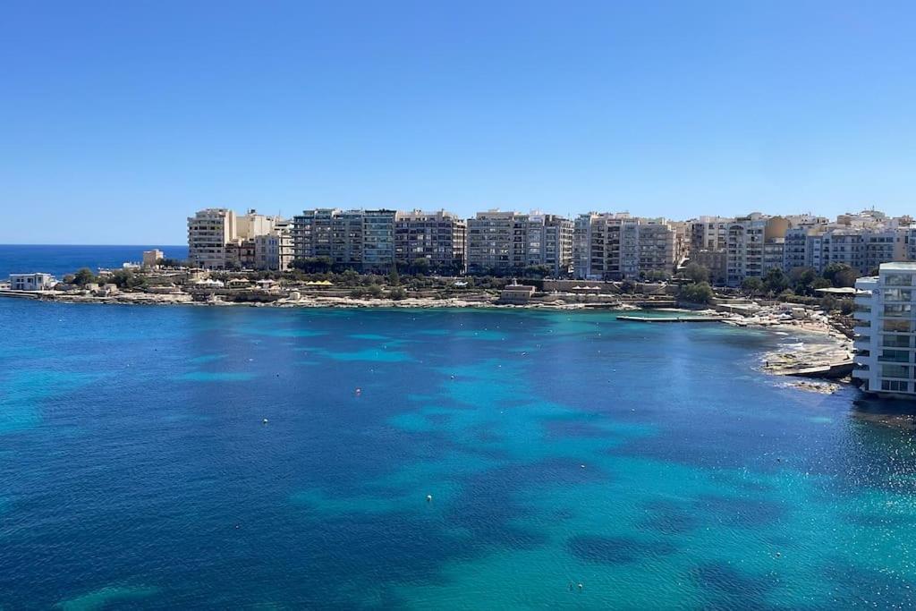 Stunning Beachfront Apartment In St Julians Sliema Dış mekan fotoğraf